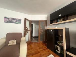 a living room with a couch and a table at Valcea Northside Spacious Apartment in Râmnicu Vâlcea