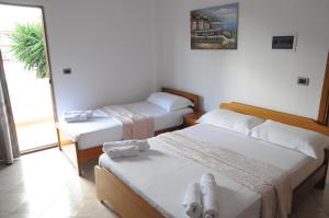 Postel nebo postele na pokoji v ubytování Hola Rooms