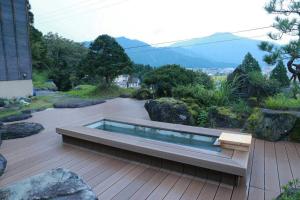 a swimming pool sitting on a wooden deck at Kutsurogian in Minami Uonuma