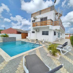 Fotografie z fotogalerie ubytování Ocean Breeze Apartments in Aruba v destinaci Oranjestad