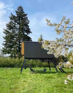 a black box sitting in a field with two chairs at Posed FOLGE in Děčín