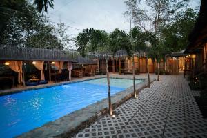 Bazén v ubytování Marika Resort nebo v jeho okolí