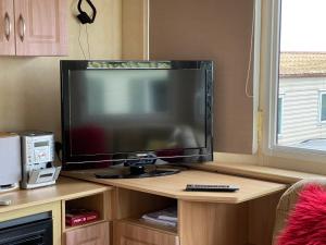 TV a/nebo společenská místnost v ubytování Caravan SK 110