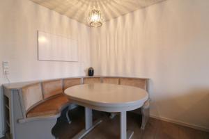 a table in the corner of a room at Ferienwohnung Bergoase - Todtnauberg, Feldberg in Todtnau