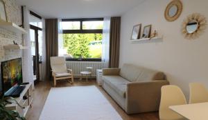 TV a/nebo společenská místnost v ubytování Kurhotel Schluchsee App 3201 - Seewald -mit Indoorpool- Schluchsee, Hochschwarzwaldkarte