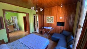 Televisyen dan/atau pusat hiburan di Camel Apartment