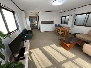 TV a/nebo společenská místnost v ubytování N's Home-南名古屋駅一軒家ルームシェア-4