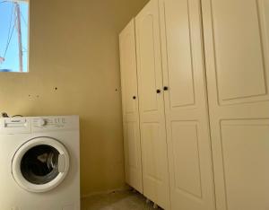 a laundry room with a washing machine and a washer at Armonia Apartment Spartia in Spartià