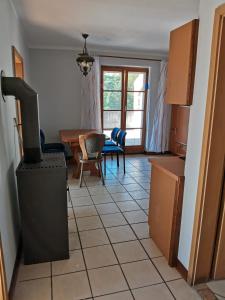 a kitchen and a living room with a stove at Zum Gänseglück in Reut