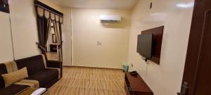 TV a/nebo společenská místnost v ubytování AL AMAN HOTEL