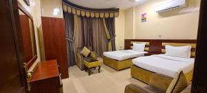 Postel nebo postele na pokoji v ubytování AL AMAN HOTEL + 12 fotografií