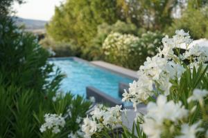 Bazén v ubytovaní El Toro Blanco Luxury Villa in Andalucia alebo v jeho blízkosti