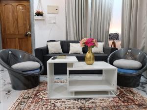 Pool facing luxury 1bhk near Calangute,baga beach的休息区
