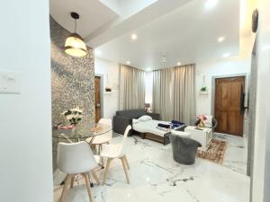 Pool facing luxury 1bhk near Calangute,baga beach的休息区