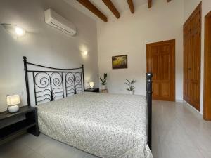 Posteľ alebo postele v izbe v ubytovaní Villa Casa Dalí