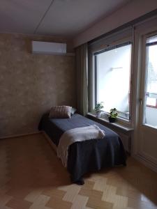 a bedroom with a bed and a window at Asuntos-1 in Lahti
