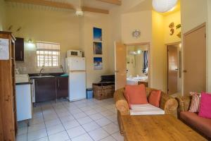 Η κουζίνα ή μικρή κουζίνα στο 14a Casa Prikichi