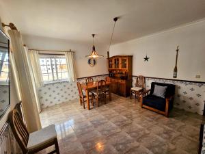 Χώρος καθιστικού στο Oceanic Opulence Delux Apartment