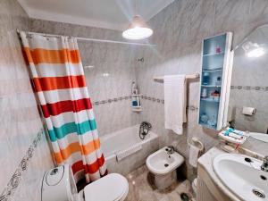 Ένα μπάνιο στο Oceanic Opulence Delux Apartment