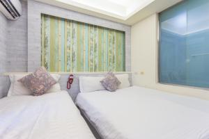 Postel nebo postele na pokoji v ubytování Newrise Hotel
