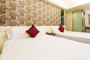 Postel nebo postele na pokoji v ubytování Newrise Hotel