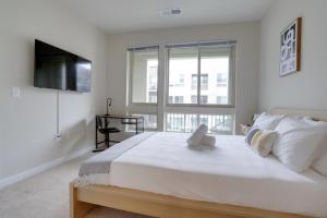 Ένα ή περισσότερα κρεβάτια σε δωμάτιο στο Prime Alexandria Stay Near DC and Old Town