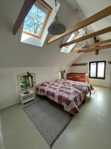 a bedroom with a bed and a mirror in it at Remise an der Rennbahn in Hoppegarten