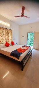 Postel nebo postele na pokoji v ubytování Black Pepper Cottage Yercaud