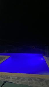 Bazén v ubytování La Villa Des Oliviers nebo v jeho okolí