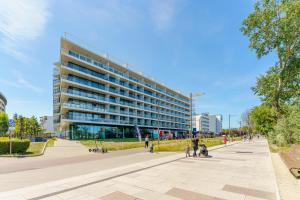 a large building with people walking in front of it at Apartament Prywatny Seaside Park 649 in Kołobrzeg