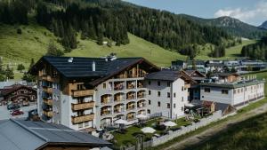 an aerial view of a hotel in the mountains at Hotel Salzburger Hof Zauchensee in Zauchensee