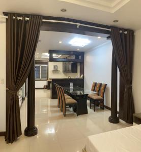 Kuchyň nebo kuchyňský kout v ubytování SOCHU HOUSE- Tuần Châu Homestay & Coffee
