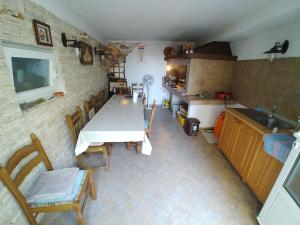 Η κουζίνα ή μικρή κουζίνα στο Apartment Insula +20 φωτογραφίες