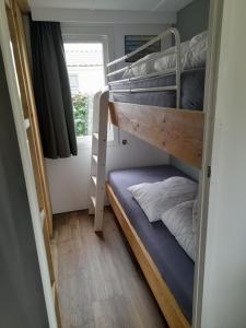 Texel Chalet 67 emeletes ágyai egy szobában