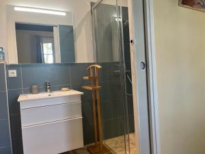 Fotografie z fotogalerie ubytování Charmante petite maison avec piscine v destinaci Monguillem