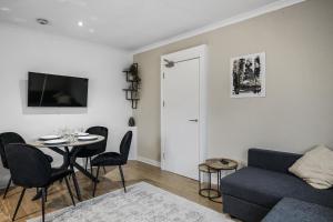 a living room with a table and a couch at 2 Bed Apt in Greenwich near O2 in London