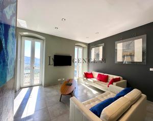 a living room with two couches and a tv at Bella Vista - Duplex d'exception avec terrasse suspendue et vue panoramique sur la baie de Calvi in Lumio