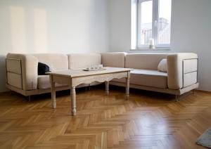 a living room with a couch and a coffee table at Apartament Ratuszowy in Cieszyn