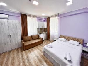 Khidikari Hotel客房内的一张或多张床位