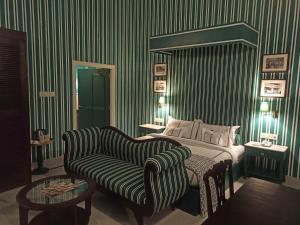 Ein Sitzbereich in der Unterkunft The Jaipur House