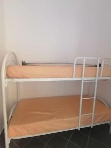 TorpèにあるA casa di Loryの部屋に二段ベッドがいくつかある