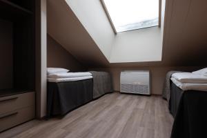 a dorm room with two beds and a window at Kultakero Northern Sky in Pyhätunturi