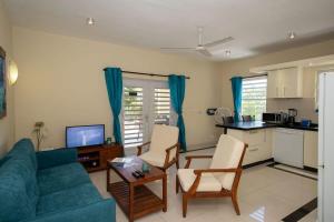 TV a/nebo společenská místnost v ubytování Trupial E3 Relax & Dive Resort Bonaire Village