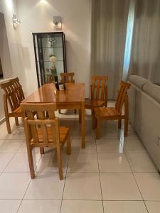 a dining room with a table and chairs and a couch at APPHIA SERVICES in Pointe-Noire