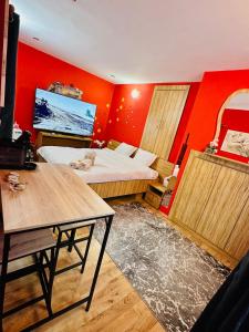 TV a/nebo společenská místnost v ubytování Brasov Place