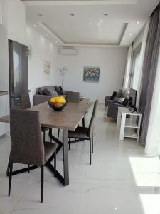 a dining table and chairs in a living room at Traounou Bay villa in Afantou