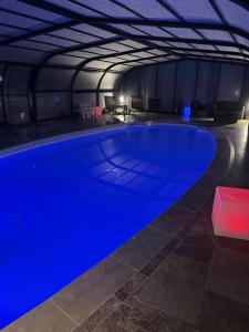 Bazén v ubytování T1, spa privé accès piscine sauna nebo v jeho okolí