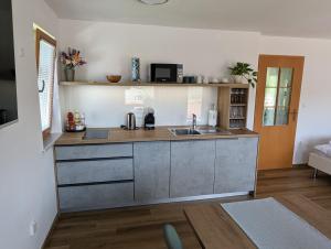 Kuchyň nebo kuchyňský kout v ubytování Studio apartment Velis