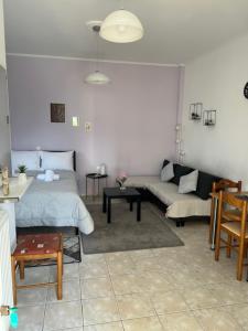 Postel nebo postele na pokoji v ubytování Flo's Apartments