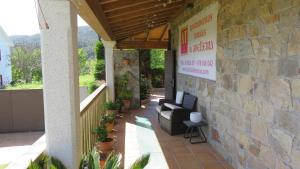 A seating area at Apartamentos Rurales de Abelleira
